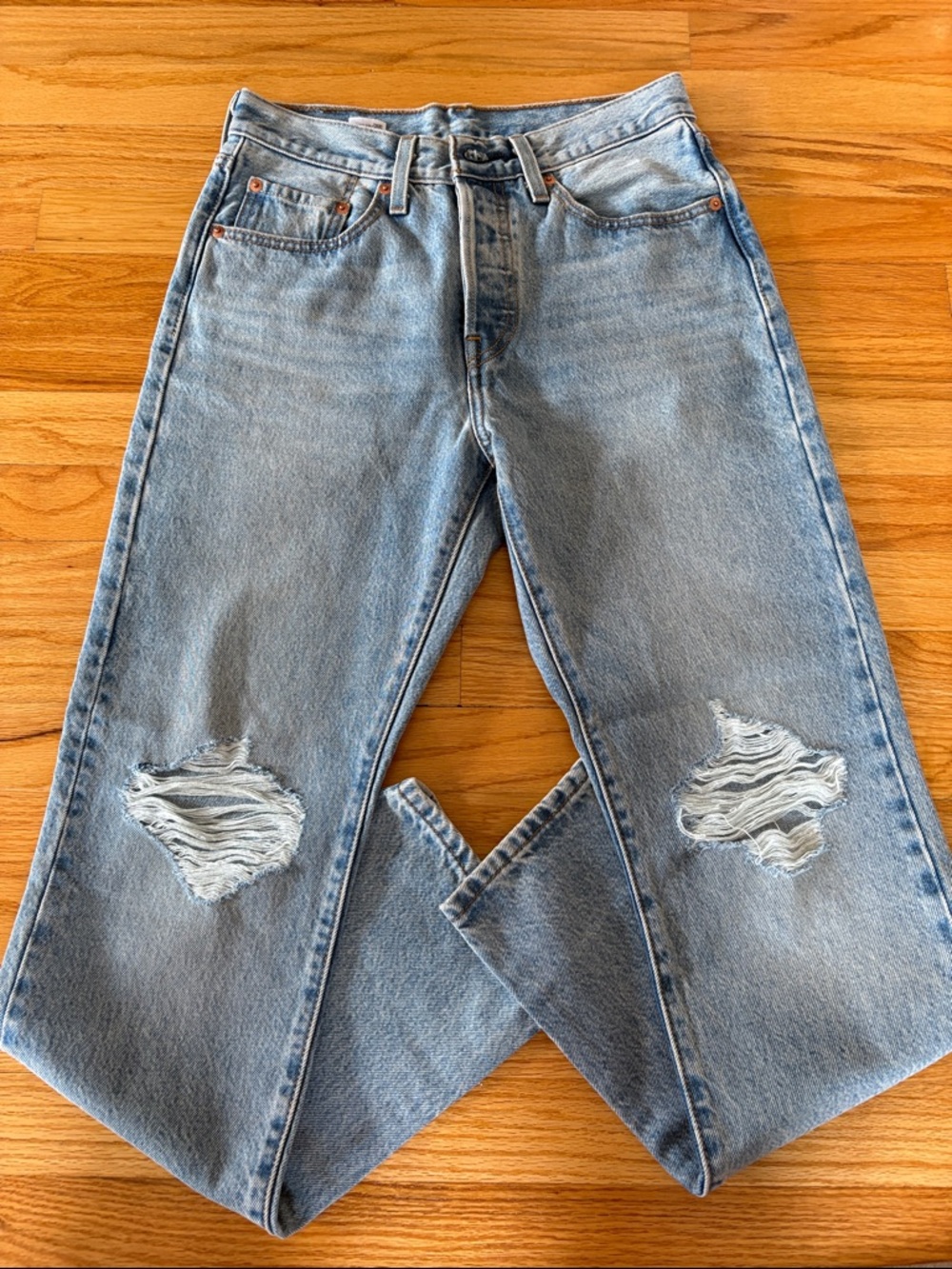 Levi’s 501 women’s jeans distressed NWOT